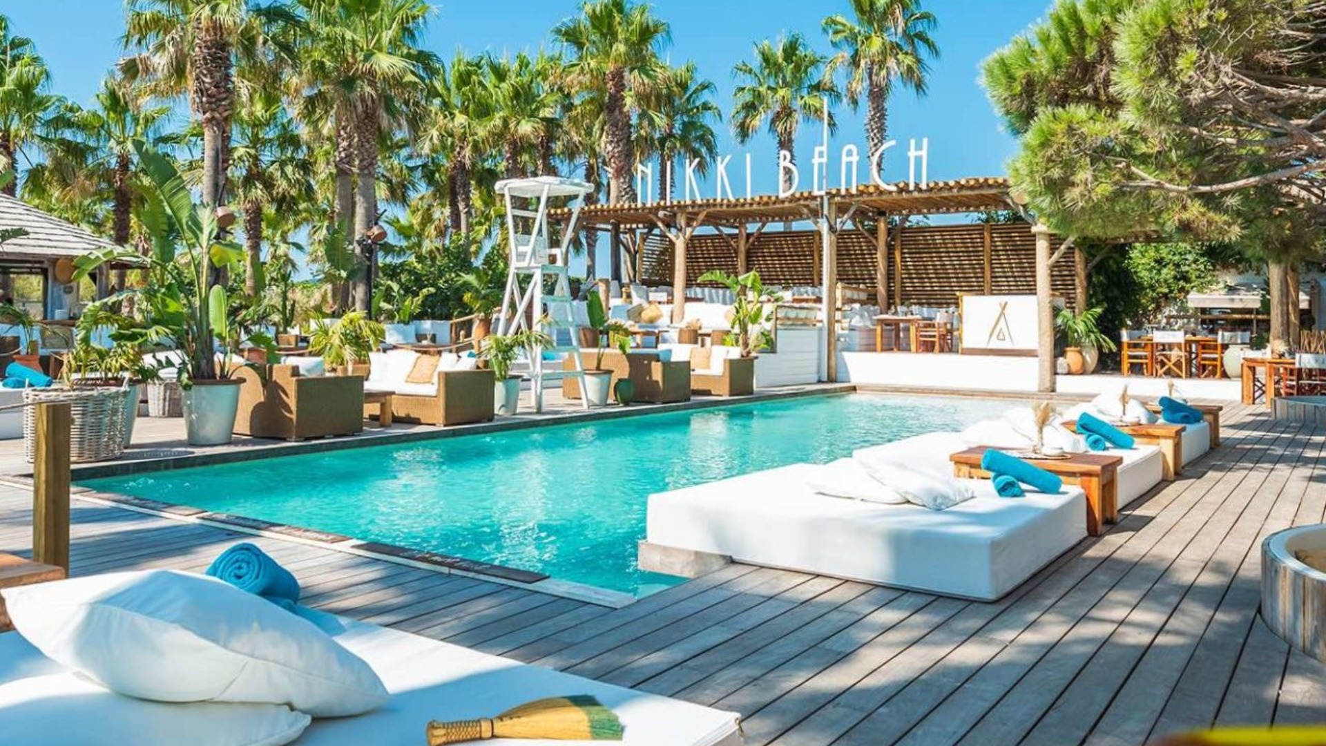 Nikki Beach Saint-Tropez : L'Expérience Beach Club Ultime sur la Côte d'Azur