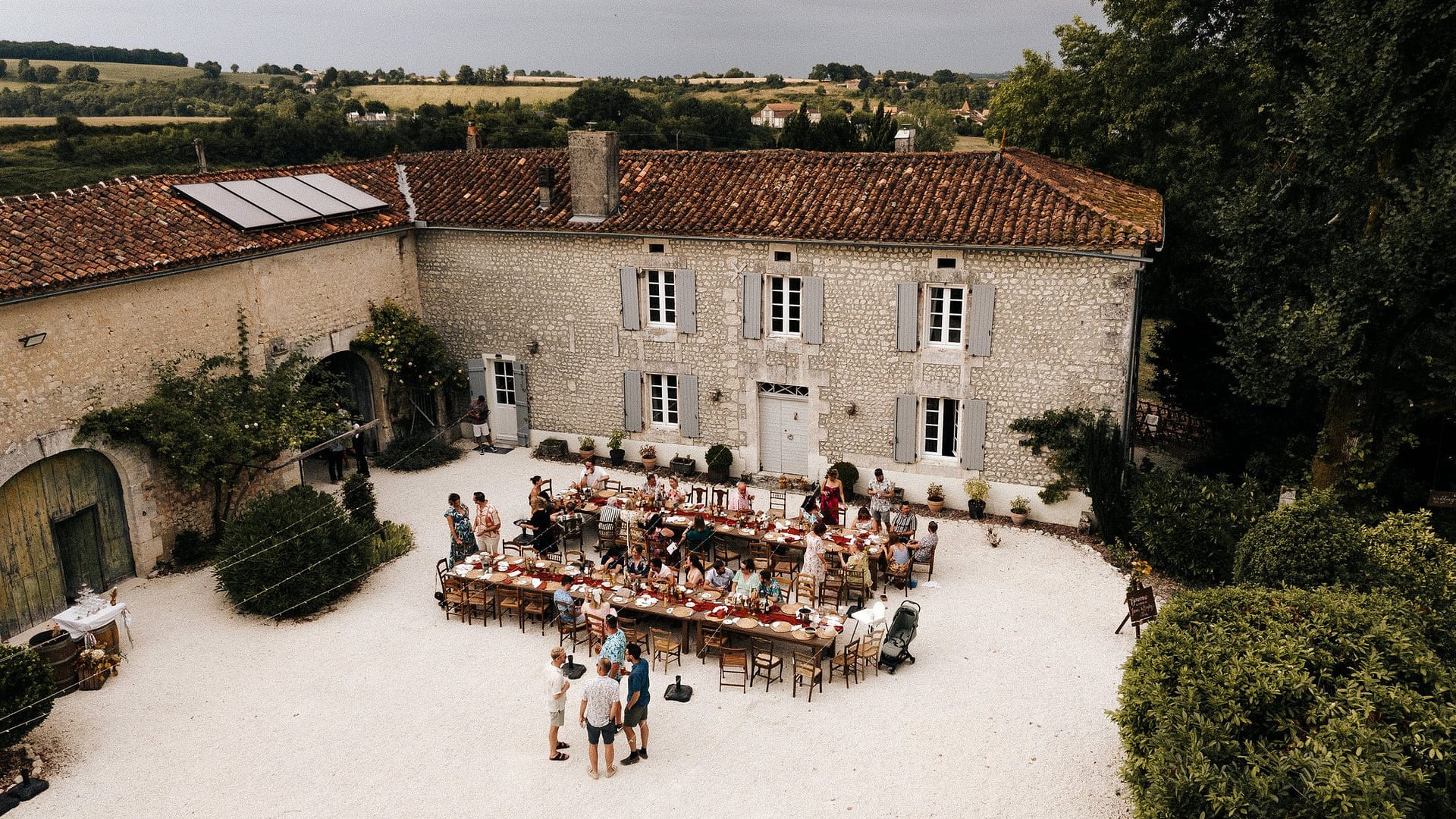 Organiser un Mariage de Luxe en Alsace et Côte d'Azur : Guide Complet avec Conciergerie Privée